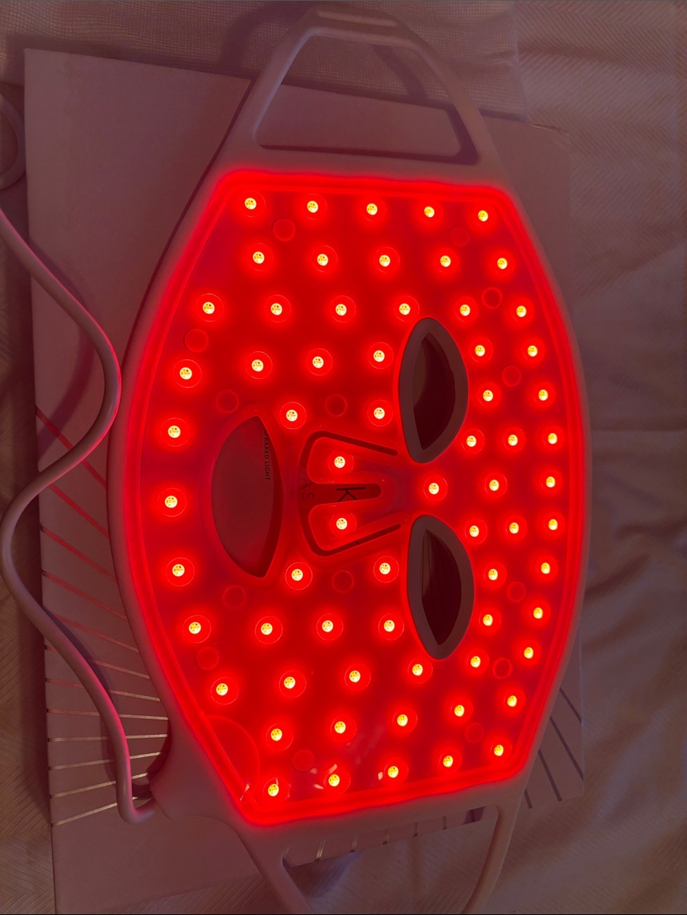 CurrentBody Skin Red LED Face Mask White - Picture 4 of 6